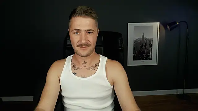 Snapshot of Mr_At_ chatting on September 19, 7:21 am Mr At  online show from September 19, 7:21 am