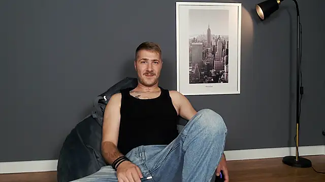 Snapshot of Mr_At_ chatting on September 23, 8:06 am Mr At  online show from September 23, 8:06 am