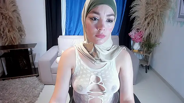 Snapshot of SofiaRivera1 chatting on June 18, 9:19 pm SofiaRivera1 online show from June 18, 9:19 pm