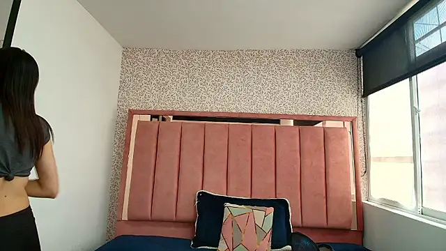 Hanna Lee   online show from March 14, 8:03 pm