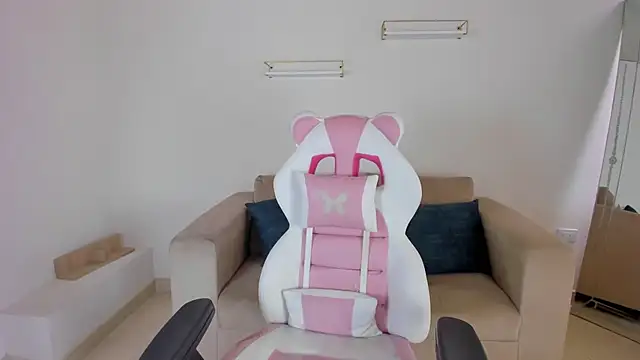 april smiith online show from September 18, 12:29 pm