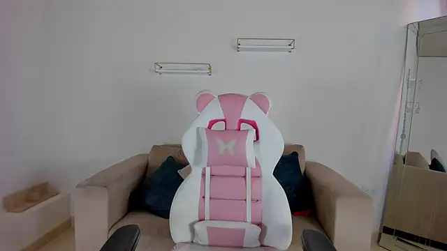 april smiith online show from October 15, 12:16 pm