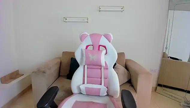 april smiith online show from January 9, 1:14 pm