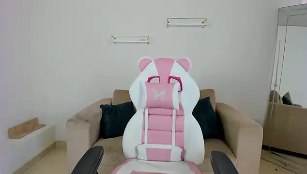 april smiith online show from January 14, 12:33 pm