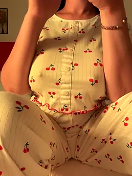 Snapshot of OnlyRima chatting on October 15, 12:00 am OnlyRima online show from October 15, 12:00 am