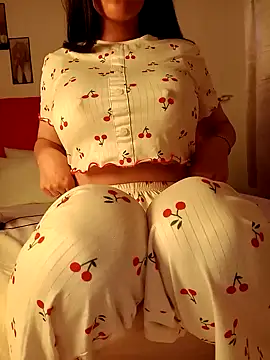 Snapshot of OnlyRima chatting on October 18, 10:32 pm OnlyRima online show from October 18, 10:32 pm