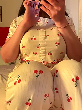 Snapshot of OnlyRima chatting on November 10, 2:27 pm OnlyRima online show from November 10, 2:27 pm