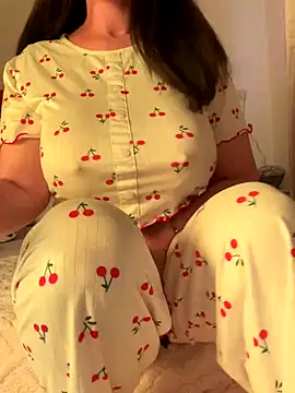 Snapshot of OnlyRima chatting on November 27, 9:22 am OnlyRima online show from November 27, 9:22 am