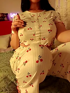 Snapshot of OnlyRima chatting on January 6, 10:45 pm OnlyRima online show from January 6, 10:45 pm