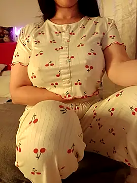 Snapshot of OnlyRima chatting on January 8, 10:06 am OnlyRima online show from January 8, 10:06 am