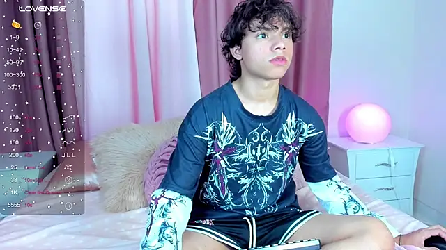 Snapshot of Honeymoon_sariel chatting on February 2, 8:07 pm Honeymoon sariel online show from February 2, 8:07 pm