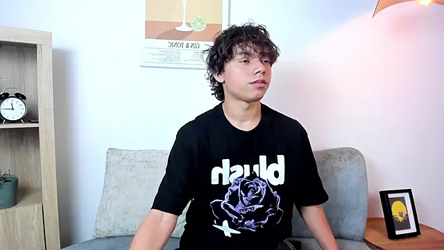 Snapshot of Honeymoon_sariel chatting on February 4, 1:28 pm Honeymoon sariel online show from February 4, 1:28 pm