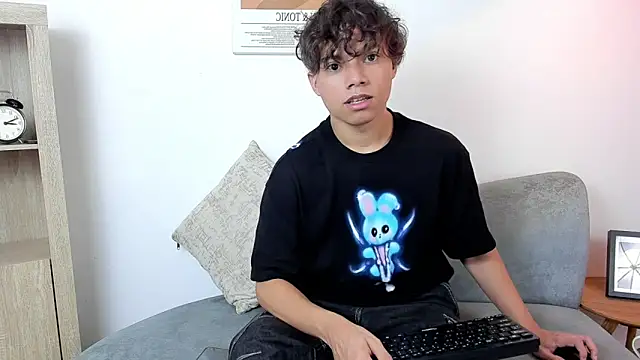 Snapshot of Honeymoon_sariel chatting on February 22, 1:31 pm Honeymoon sariel online show from February 22, 1:31 pm