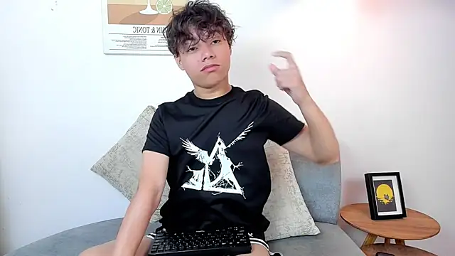 Snapshot of Honeymoon_sariel chatting on February 26, 1:32 pm Honeymoon sariel online show from February 26, 1:32 pm