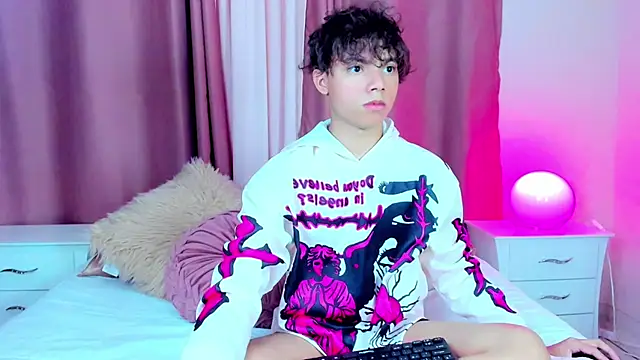 Snapshot of Honeymoon_sariel chatting on February 27, 8:31 pm Honeymoon sariel online show from February 27, 8:31 pm