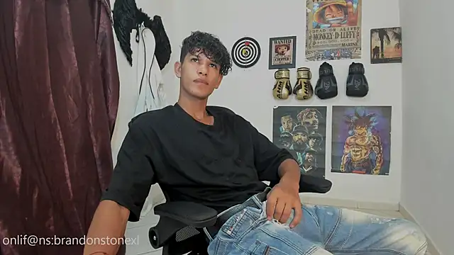 Snapshot of brandonstonexl chatting on September 12, 9:15 pm brandonstonexl online show from September 12, 9:15 pm