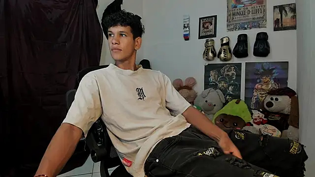 Snapshot of brandonstonexl chatting on March 4, 11:00 pm brandonstonexl online show from March 4, 11:00 pm