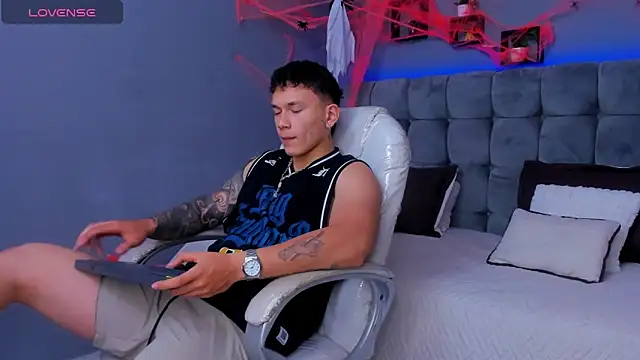 Thomas moon online show from October 13, 7:36 pm