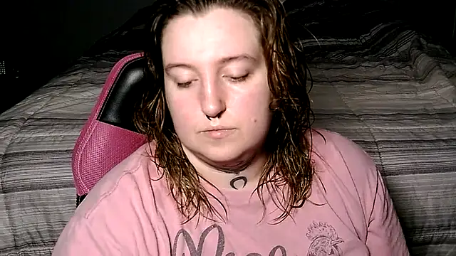 Snapshot of vanessraine chatting on April 2, 2:20 am vanessraine online show from April 2, 2:20 am