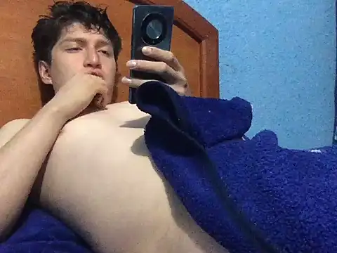 Luisgg18 online show from November 2, 4:59 am