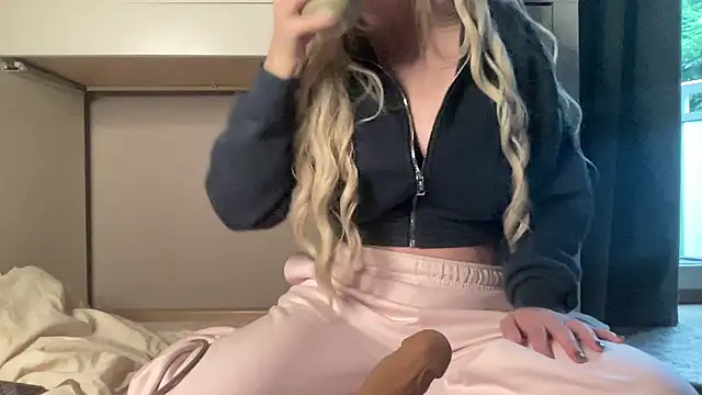 Snapshot of Wodkarella chatting on September 25, 7:34 am Wodkarella online show from September 25, 7:34 am