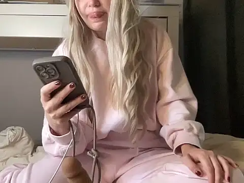 Snapshot of Wodkarella chatting on October 9, 6:33 am Wodkarella online show from October 9, 6:33 am