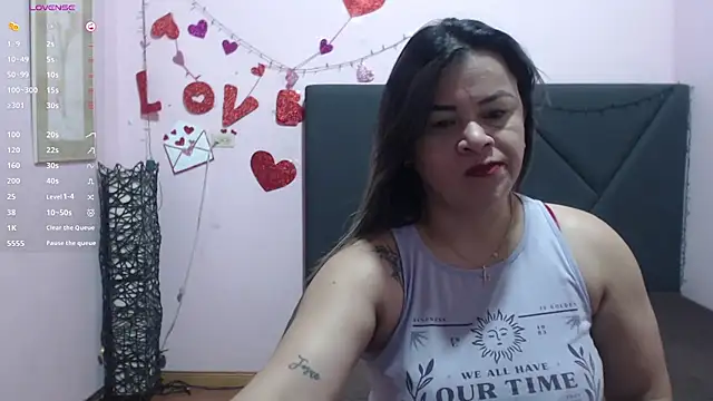 pamela echeverria online show from April 8, 11:21 am