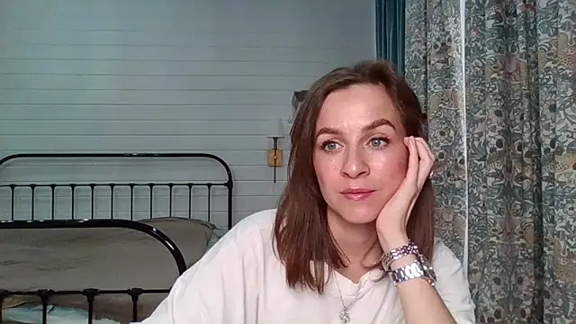 Snapshot of Niravyn_ chatting on October 24, 6:54 am Niravyn online show from October 24, 6:54 am