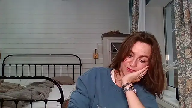 Snapshot of Niravyn_ chatting on November 5, 6:24 am Niravyn online show from November 5, 6:24 am