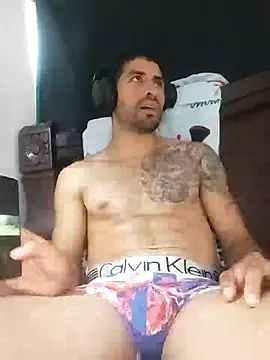 Snapshot of Alexsexygamer chatting on April 19, 8:33 pm Alexsexygamer online show from April 19, 8:33 pm