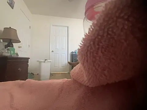 Prettyvsmonster online show from February 1, 7:56 pm