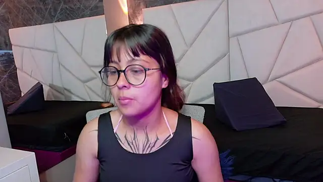 Snapshot of sophiaa_7 chatting on September 23, 12:19 pm sophiaa 7 online show from September 23, 12:19 pm