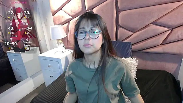 Snapshot of sophiaa_7 chatting on October 15, 11:54 am sophiaa 7 online show from October 15, 11:54 am