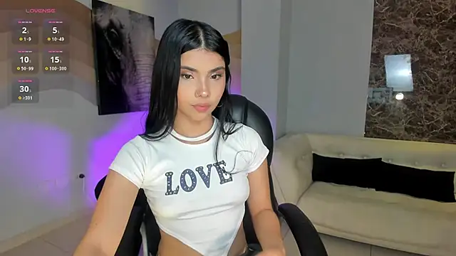 MiaLaurence online show from November 27, 7:05 pm