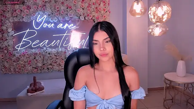 MiaLaurence online show from March 24, 7:30 pm