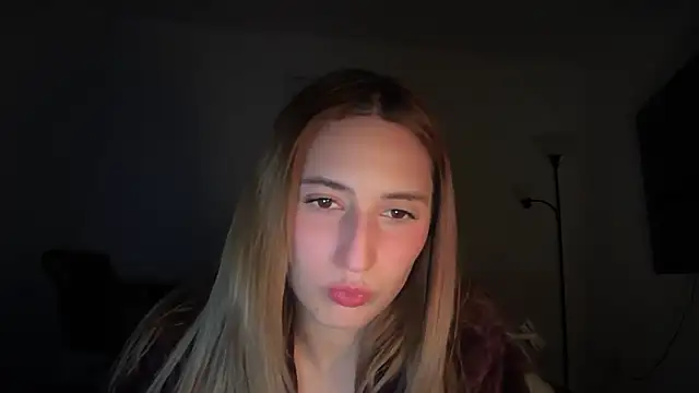 Snapshot of miasecretx chatting on February 9, 9:24 am miasecretx online show from February 9, 9:24 am