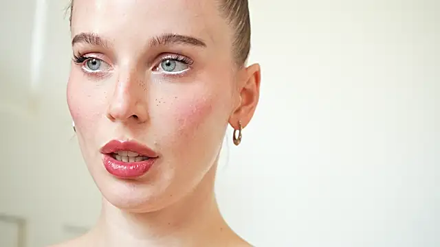 Snapshot of ellaa91 chatting on October 31, 6:53 pm ellaa91 online show from October 31, 6:53 pm