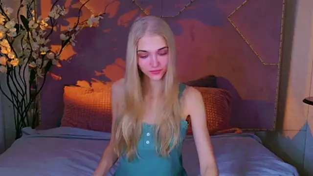 4example Chloe online show from October 14, 10:38 am