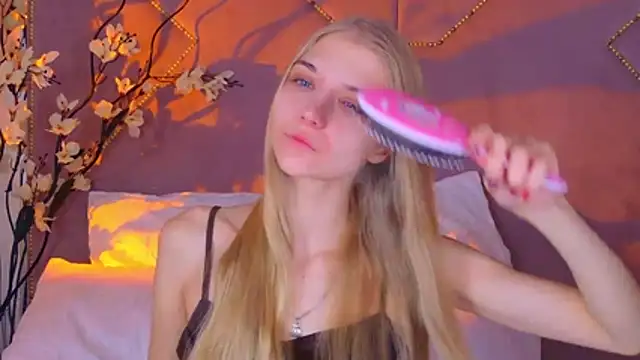 4example Chloe online show from November 6, 10:27 am