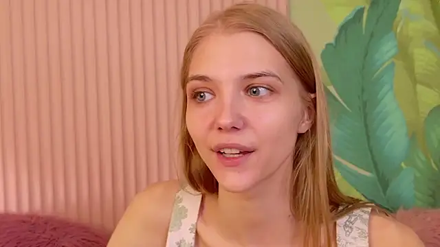 4example Chloe online show from April 2, 5:38 am