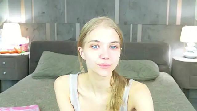 4example Chloe online show from April 3, 5:49 am