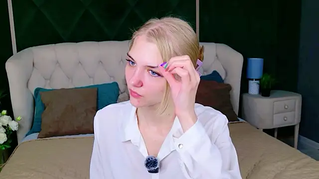 4example Chloe online show from June 26, 5:34 am