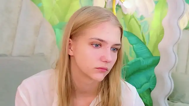 4example Chloe online show from July 8, 5:45 am
