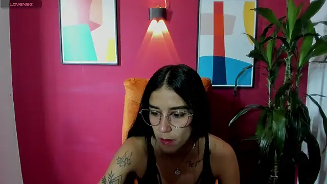 Snapshot of DanielaMonroe chatting on October 10, 5:45 pm DanielaMonroe online show from October 10, 5:45 pm