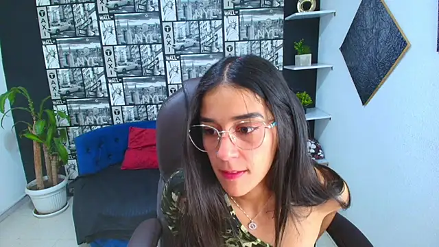 Snapshot of DanielaMonroe chatting on October 11, 8:29 pm DanielaMonroe online show from October 11, 8:29 pm