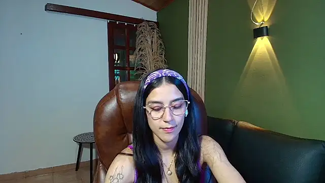 Snapshot of DanielaMonroe chatting on October 20, 8:42 pm DanielaMonroe online show from October 20, 8:42 pm