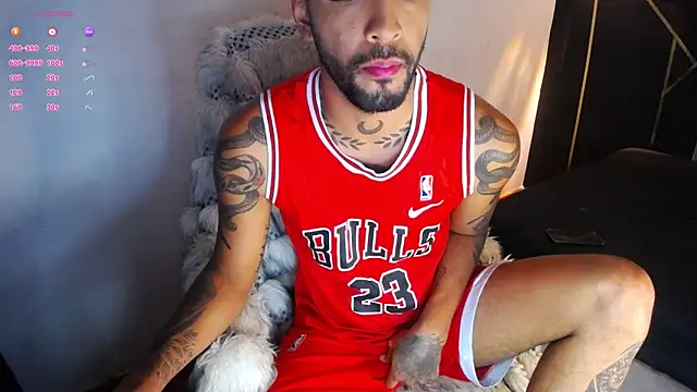 Snapshot of LickMyInk chatting on October 5, 4:11 am LickMyInk online show from October 5, 4:11 am