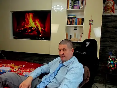 SpartacusDaddy48 online show from January 8, 11:07 pm