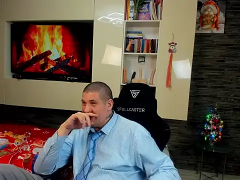 SpartacusDaddy48 online show from January 12, 1:11 am