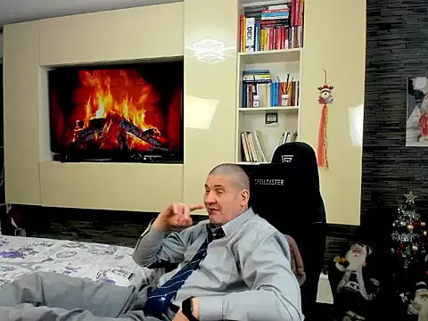 SpartacusDaddy48 online show from February 18, 6:26 pm